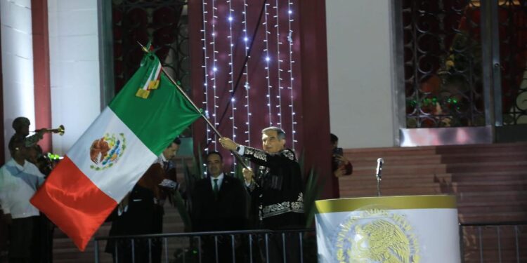 Américo Villarreal da el Grito de Independencia junto a miles de familias tamaulipecas