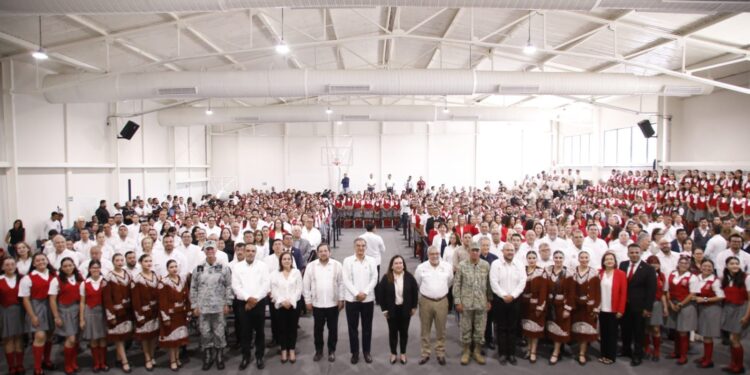 Inaugura Américo Villarreal gimnasio en la Normal de Educadoras, legado de su padre