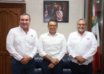 Constructores reconocen trabajo de transformación de Lalo Gattás en Victoria