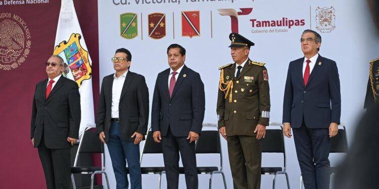 Participa alcalde de Victoria junto al gobernador en ceremonia cívico-militar