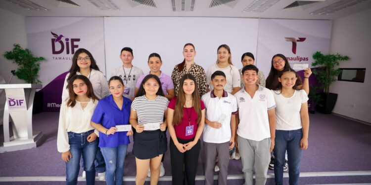 DIF Tamaulipas entrega la beca  “Tamaulipas te agradece” a 200 jóvenes de  39 municipios