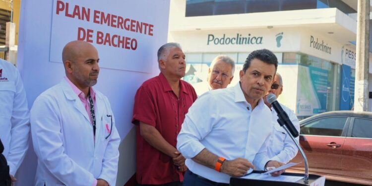 Refuerza gobierno de Victoria bacheo en rutas de salud y transporte.