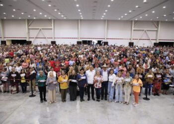 Entrega Américo Villarreal tarjetas del programa Pensión Mujeres Bienestar; llegará a 93 mil tamaulipecas.