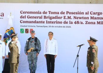 Asiste gobernador Américo Villarreal a toma de protesta del comandante interino  de la 48 Zona Militar