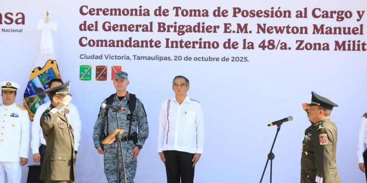 Asiste gobernador Américo Villarreal a toma de protesta del comandante interino  de la 48 Zona Militar