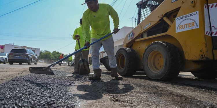 Restaura Municipio 16,522 m2 de asfalto dañado con Plan Emergente de Bacheo.