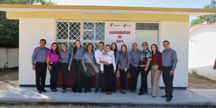 Entrega Ayuntamiento aula a la escuela primaria Francisco Márquez