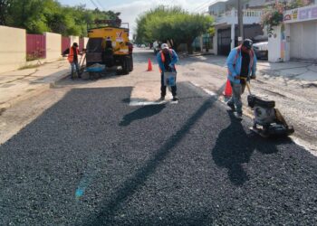 Cuadrillas siguen eliminando baches de avenidas y calles de Victoria.