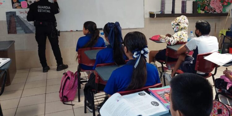 Promueve Guardia Estatal de Género pláticas para construir escuelas libres de violencia