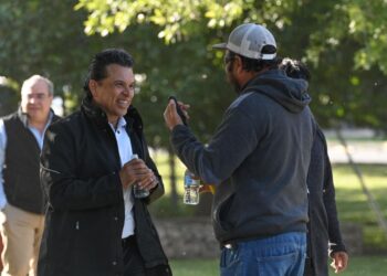 Embellece Municipio la Capital para temporada navideña.