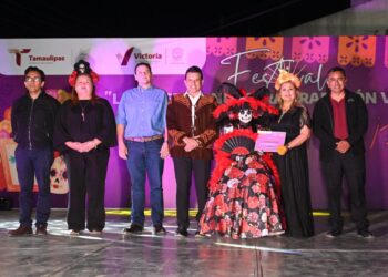 Entre colores y tradición, celebran Lalo y Lucy el Festival de Día de Muertos en Victoria