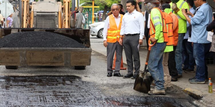 Intensifican bacheo en zona centro de Victoria.