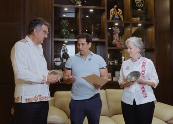 Reciben Américo y María piezas  bendecidas por el Vaticano para la Virgen  monumental de El Chorrito