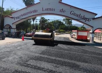 Repara Municipio 1,850 m2 más de carpeta asfáltica.