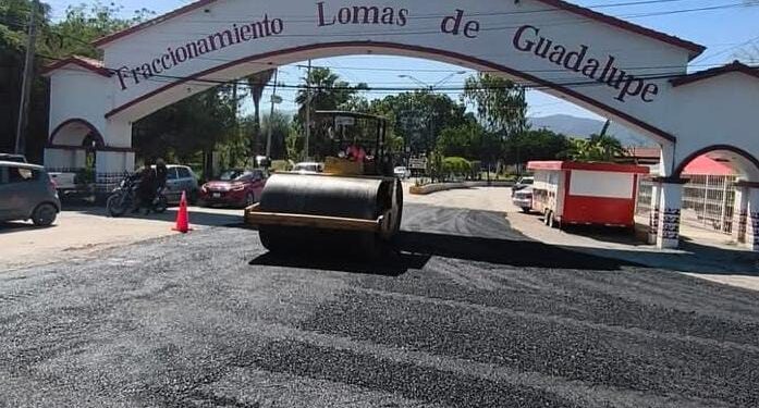 Repara Municipio 1,850 m2 más de carpeta asfáltica.
