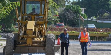Supervisa alcalde avance de obras de pavimentación asfáltica y de concreto en colonias de Victoria