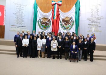 Entrega gobernador Medalla al Mérito “Luis García de Arellano” a Cecilia Imelda  Lugo Cruz