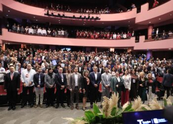 Premia Américo Villarreal a la juventud y  al deporte tamaulipeco