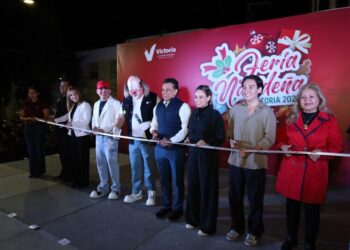 Encienden Lucy y Lalo Gattás fiestas navideñas en la Capital.