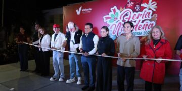 Encienden Lucy y Lalo Gattás fiestas navideñas en la Capital.