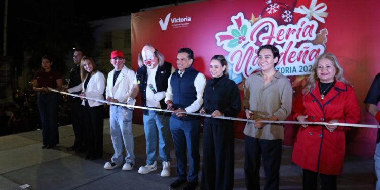 Encienden Lucy y Lalo Gattás fiestas navideñas en la Capital.