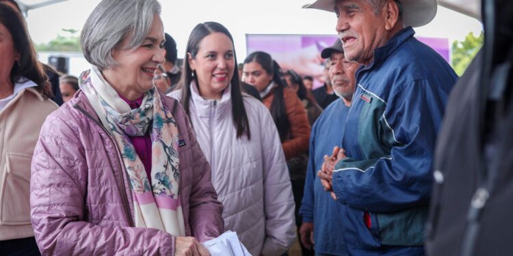 Lleva María de Villarreal miles de apoyos a Xicoténcatl con la Brigada Transformando Familias