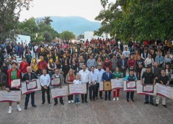 Premian a deportistas destacados de Victoria.