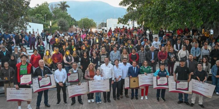 Premian a deportistas destacados de Victoria.