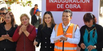 Inaugura Lalo Gattás calles de concreto hidráulico en la colonia Obrera.