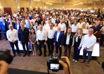 Reconoce Infonavit a Américo Villarreal por liderazgo en construcción de viviendas