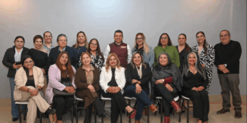 Dialoga Lalo Gattás de avances y proyectos de Victoria con mujeres periodistas.