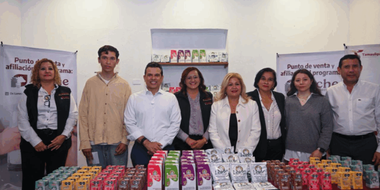 Inaugura alcalde punto de venta de leche para el bienestar.