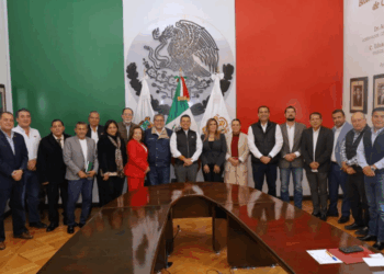 Reúne Lalo Gattás a líderes empresariales en mesa económica.