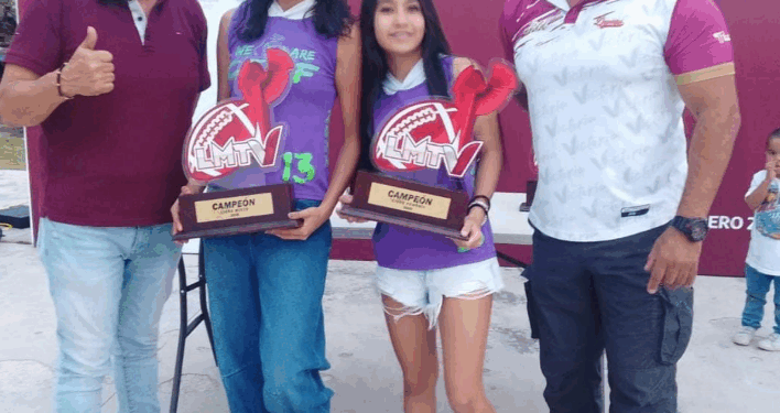 Reciben trofeos campeones de la Liga Municipal de Tochito Victoria.