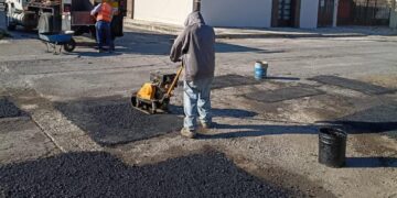 Rehabilita Municipio 960 m2 más de asfalto dañado.