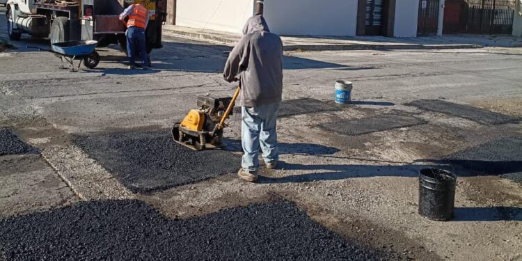 Rehabilita Municipio 960 m2 más de asfalto dañado.