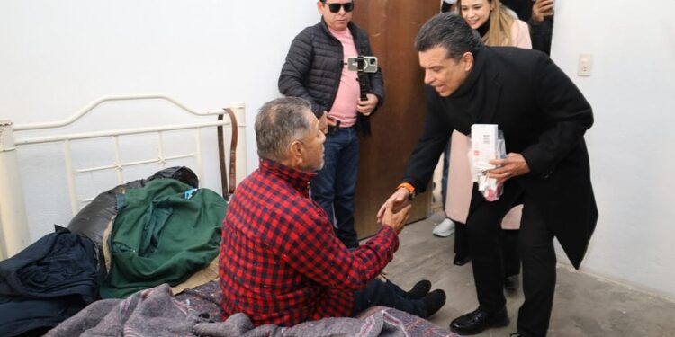 Visitan Lucy y Lalo albergue del CEDIF 1.