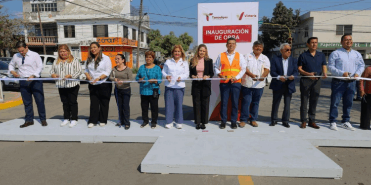 Rehabilitan pavimentación de la calle 27 Lauro Rendón.