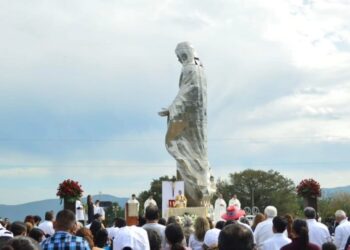 En marcha segunda etapa de la Virgen de la Misericordia y la Cruz de la Esperanza