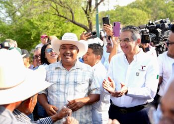 Reconocen ejidatarios de Llera respaldo de Américo ante problemática con empresa  eólica