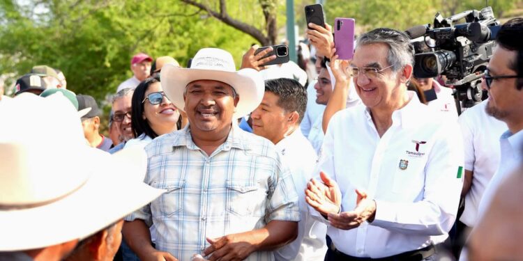 Reconocen ejidatarios de Llera respaldo de Américo ante problemática con empresa  eólica