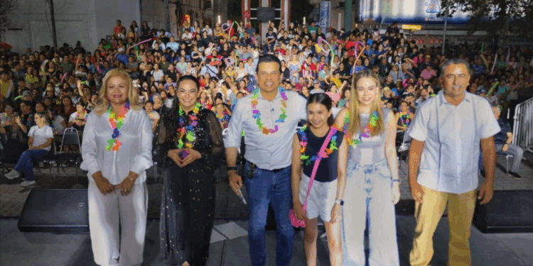 Gran participación de familias en el festival de Carnaval 2026.
