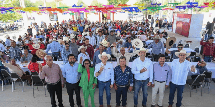 Celebra Lalo Gattás 101 aniversario de ejido Congregación Caballeros.