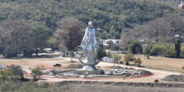 Embellece Gobierno del Estado el monumento a la Virgen de El Chorrito con  moderna plazoleta