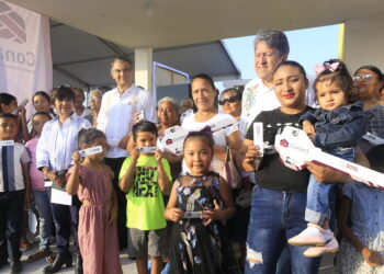 En enlace a la mañanera, presidenta Sheinbaum y Américo entregan viviendas a familias de pescadores en Tamaulipas