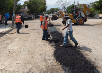 Mantiene Municipio acciones de bacheo en periodo vacacional.