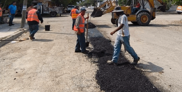 Mantiene Municipio acciones de bacheo en periodo vacacional.