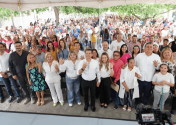 Entregan Lucy y Lalo 3 mil insumos alimentarios.