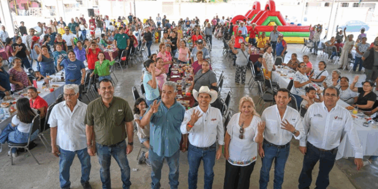 Encabeza Lalo Gattás convivencia con familias del área rural.