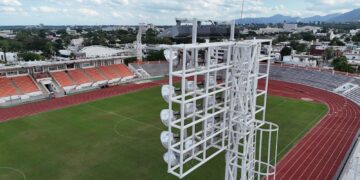 Actualiza Gobierno del Estado sistema de alumbrado del estadio “Marte R. Gómez”